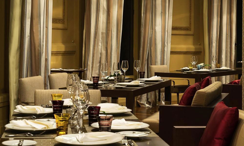 Designing the Modern Hotel Restaurant: Why Movable Furniture Is a Must-Have