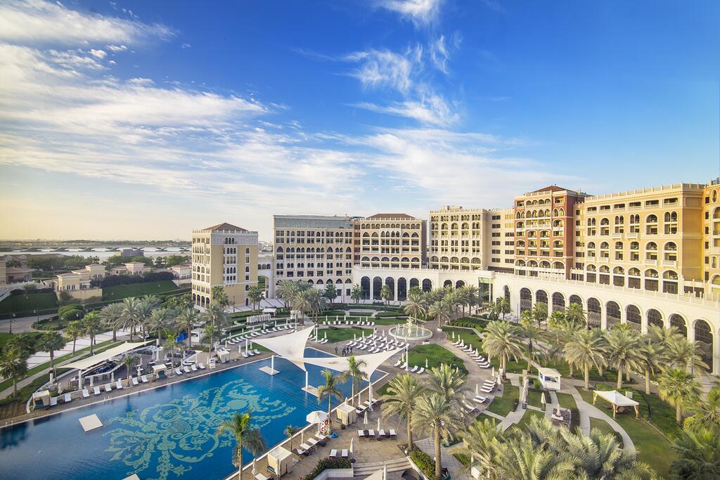 Το Ritz-Carlton Abu Dhabi, Grand Canal