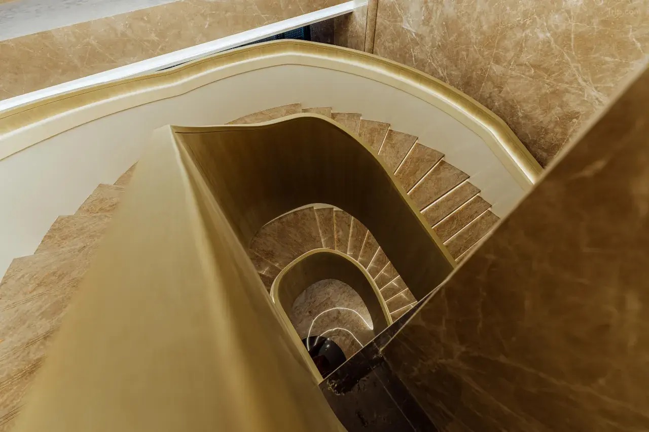 The spiral staircase of Anyang Junlan Grand Hotel