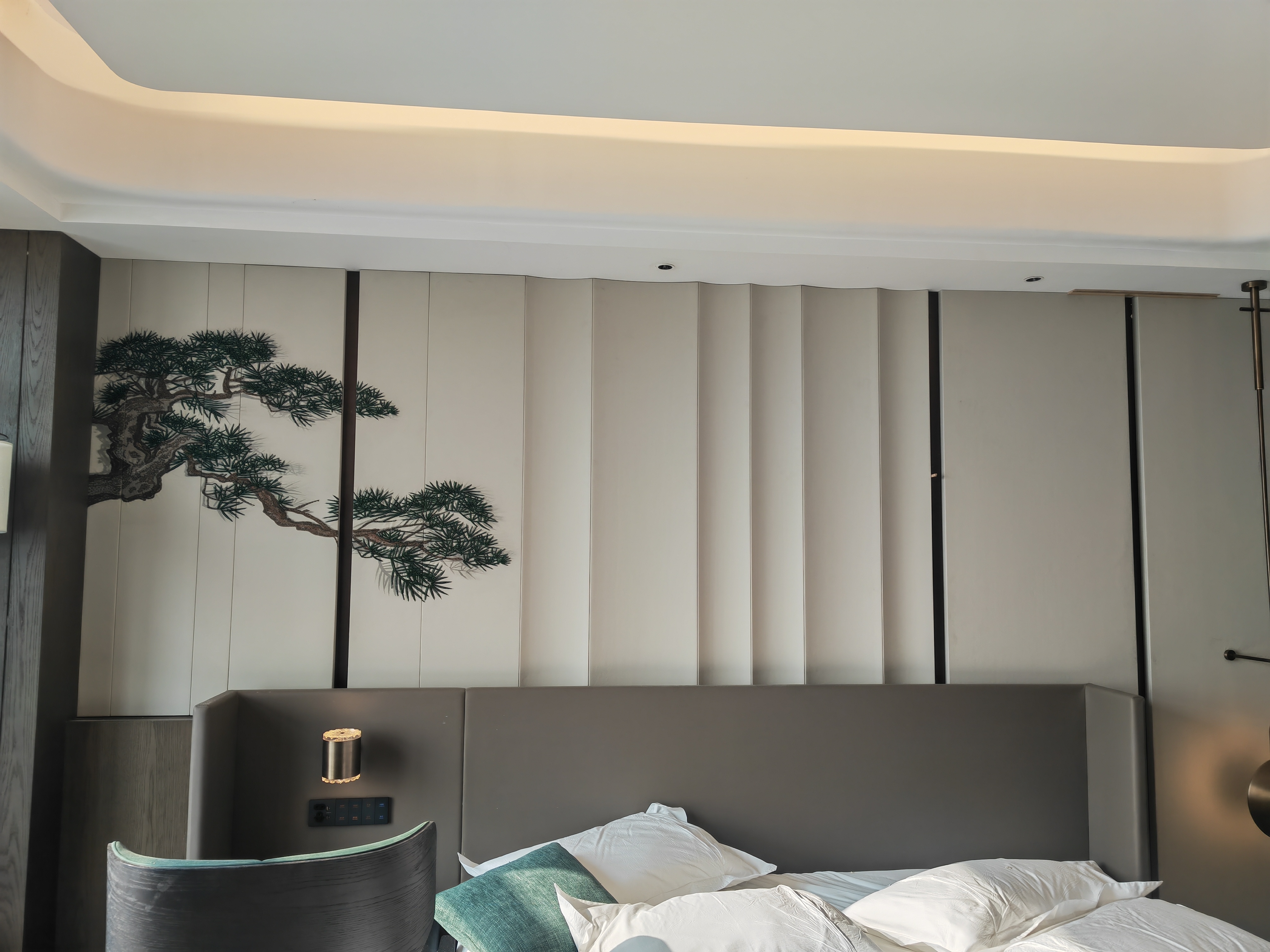 Lushan Emerald Jumeirah Hotel's wood finishes